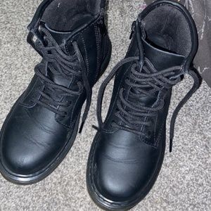 Dr. Martens Kid's Collection  1460 Junior Delaney Lace Up Fashion Boot (Little K